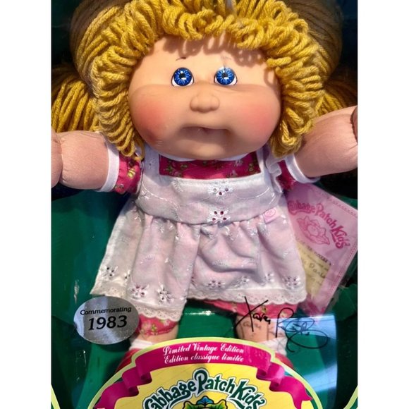 •SOLD•| Cabbage Patch Kids | MIB 2011 30th Anniversary CPK Yarn Haired Girl - Picture 4 of 7